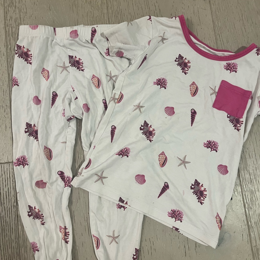 Kyte BABY seashell White and pink Toddler Pajamas
